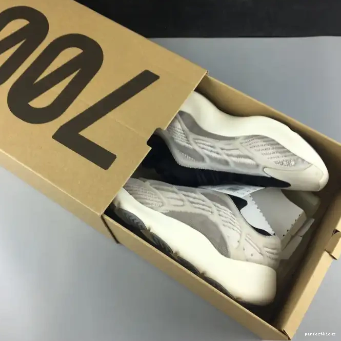 Ash White Yeezy Adidas 700 EF9897 Boost V3 0628